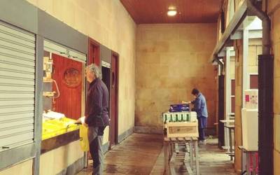 Goiko plazako azoka zabalik mantentzen da
