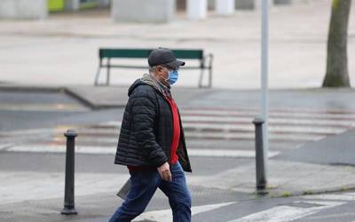 Maskarak banatuko dituzte garraio publikoan astelehenetik aurrera
