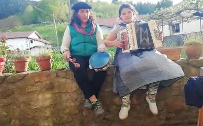 Aramaiotik mundu guztiari eskainita