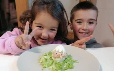 Pintxo goxoak dastatu ondotik ametsetako oporleku bila hasi dira Etxalarren