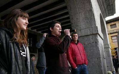 Orozkok “Bota bertsoa” ekimena jarri du abian konfinamendu garairako