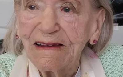 Ehun urte bete ditu Josefina Linazasoro beratarrak Lesakako Andra Mari zahar etxean