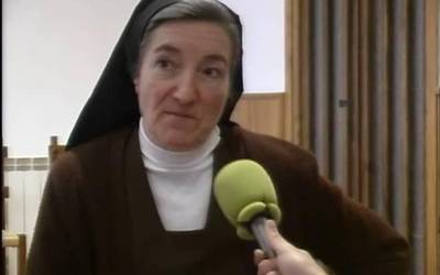 Olatz Garmendiak, Donamariako mojen ahizpa nagusiak, komentuko bizimoduaren berri eman zion Ttipi-Ttapari 2004an