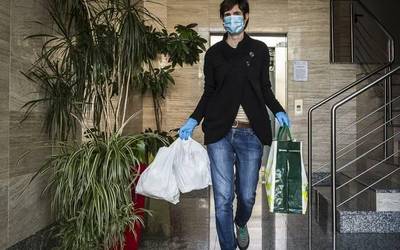 Denda txikiak zabalduko dituzte gaur, segurtasun neurri zorrotzekin