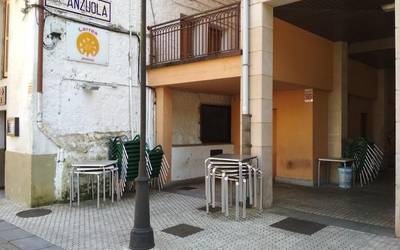 Tabernako ateak irekitzeko zalantzekin
