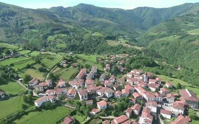 Arantzako auzo eta mendietan irudi ederrak bildu ditu Xabi Zugarramurdik