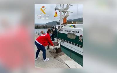 Guardia Zibilak salaketa jarri dio pertsona bati Orioko itsasaldean itsaskiak harrapatzeagatik