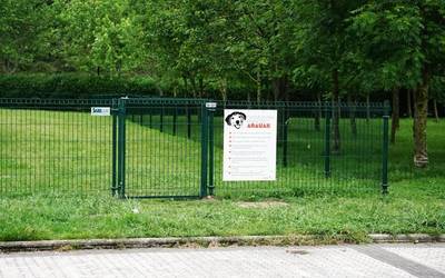 Zakurrentzako gunea zedarritu dute Mendibeltz futbol zelaiaren ondoko berdegunean