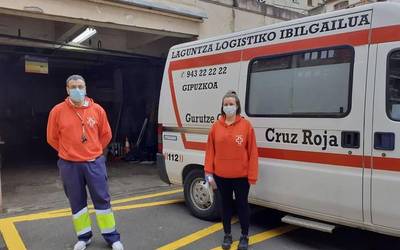 Gurutze Gorrik 169 pertsonari banatzen die janaria Soraluzen