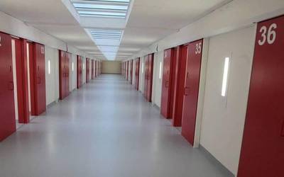 Astelehenean berrekingo diete Iruñeko espetxeko presoen bisitei