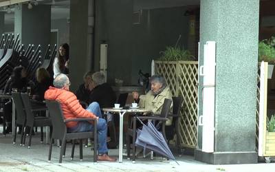 Zabaldu dituzte aurreneko terrazak