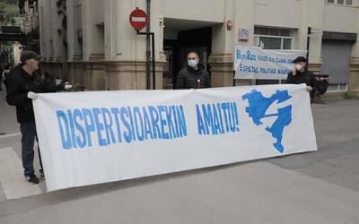 Euskal presoen eskubideen aldeko aldarria Bergaran, segurtasun neurri guztiekin