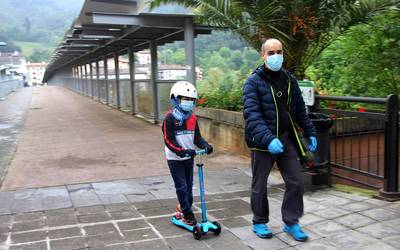 Maskarak erabiltzea derrigorra izango da bi metroko tartea gorde ezin denetan