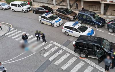 Auto batek oinezko bat jo du Urazandin