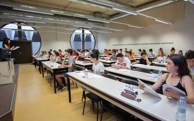 Unibertsitatean sartzeko ebaluazioaren aldaketak, bideo batean azalduta
