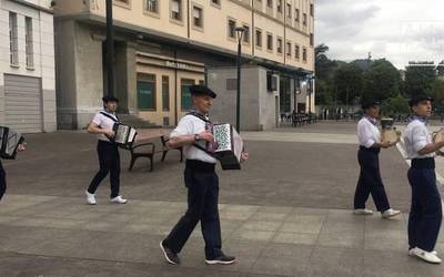 Kaleetan eta sarean ospatu dute Santa Luzia erromeria