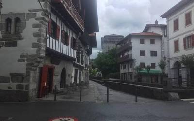 Oinezkoen espazioa zabaltzeko egokitze lanak hasi dituzte Lesakan
