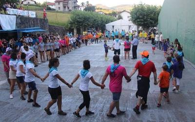 Aresoko festa batzordeak bilera deitu du bihar arratsalderako