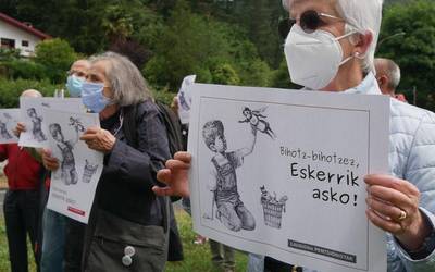 Osakidetzako langileak omendu dituzte pentsiodunek