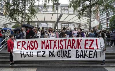 "Pasibotasunak konplize egiten zaitu", aldarrikatu dute Erandioko azken eraso matxistaren aurkako elkarretaratzean