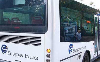 Sopelbus zerbitzua bertan behera utzi izana salatu dute