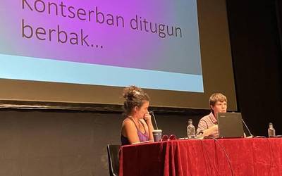 Mireia Delgado aktibista feminista durangarrak 'Trans Sexualitateak' liburua aurkeztu du