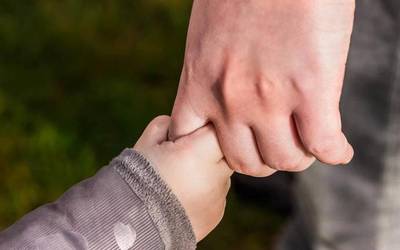 Haurren zaintzaileak kontratatzeko dirulaguntzak eskatzeko epea, zabalik