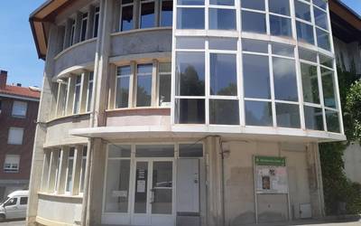 Uztailean eta abuztuan hiru egunera mugatuko dute azkenean mediku-zerbitzua Mendaroko anbulatorioan