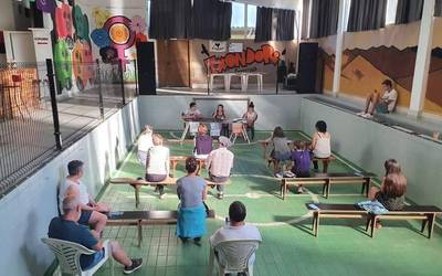 Batu Elkarlaguntza Sarearen nondik norakoak aurkeztu dituzte Txondor Gaztetxean