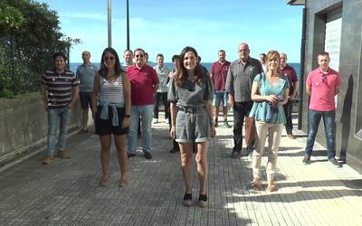 Zarauzko kaleetatik ibilaldia egin dute hautagai jeltzaleek.