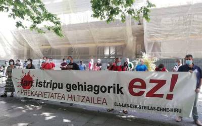 Gasteizko azken lan istripu hilgarria salatu dute SEAren aurrean
