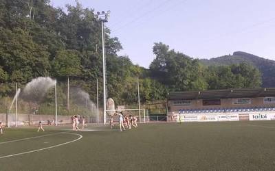 Ur-txorroak ailegatu bitartean…