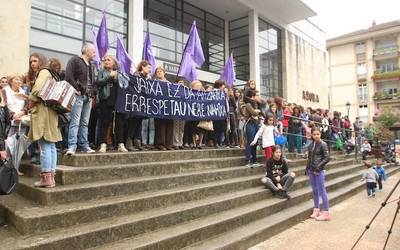 Eraso sexistak ekiditeko kanpaina abiatu dute Emakundek, diputazioek eta EUDELek