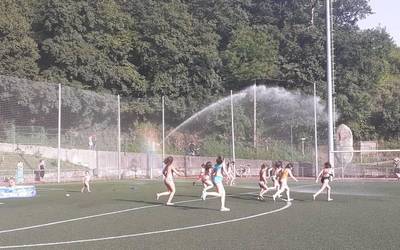 Gaurtik, Ezoziko futbol zelaiko ur-parkea zabalik, uztailerako