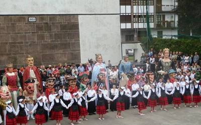 Erreka Dantza Taldekoak karrikara aterako dira bihar