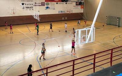 Datorren astean ez da saskibaloi campusik izango