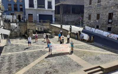 Irailera arte agurtu dira