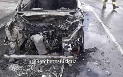 Zornotzan, Ibilgailu baten piztutako sua itzali dute suhiltzaileek