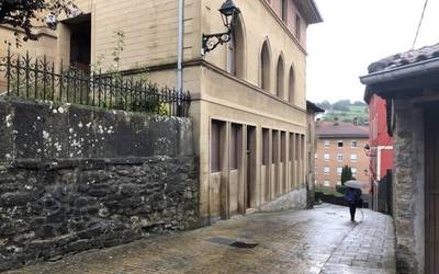 Elizondo eta Zaldua plaza lotuko dituen igogailuaren aurka agertu da Zaldibarko EH Bildu