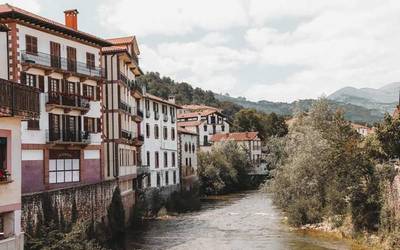 Ostatu turistikoen arauketarekin hasteko 18.000 euroko aurrekontua onartu du Baztango Udalak