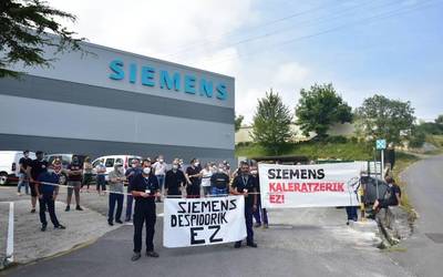 Enpleguen alde protestan Zumaiako Siemensen