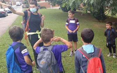 Udalako Ingurumen Eskolan egon dira Mondra futbol taldeko udako campuseko gaztetxoak