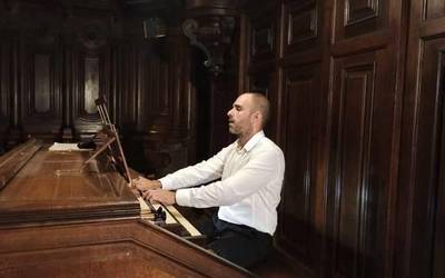 Juan de la Rubia organo jotzaileak girotu zuen asteazken arratsaldea