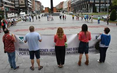 Gizon batek bere bikotekideari egindako erasoa gaitzetsi du Leioako Udalak