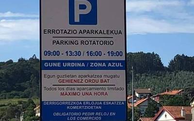 Erdigunean aparkatzea "errazteko" sistema berria ezarriko dute bihar Plentzian