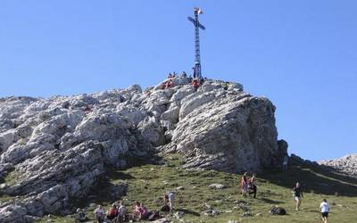 [AZKEN ORDUA] Onik topatu dute Kurtzebarrin desagertutako parapentelaria