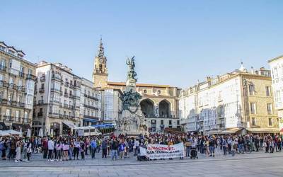 Gasteiz kalera atera da adingabe baten aurkako sexu erasoa salatzeko