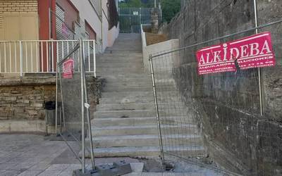 Urriaren erdialderako bukatuko dute eskailera
