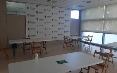 Abadiñoko Udalak Hezkuntza Sailaren esku jarri ditu Zelaietako udal pilotalekua eta Errota kultur etxeko gela bi