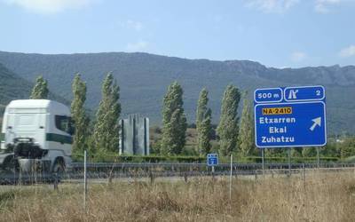 Autobietan ibiltzen diren kamioien % 78 ez da nafarra